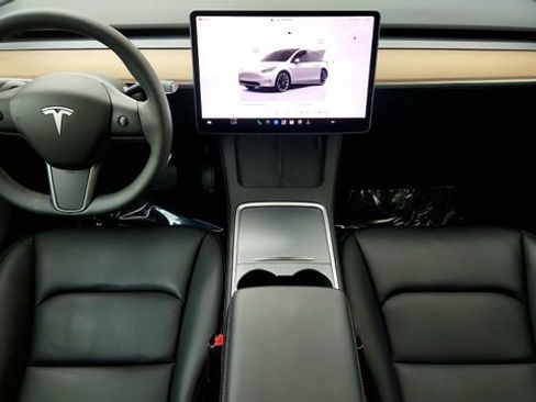 Used 2024 Tesla Model Y 2WD image 49