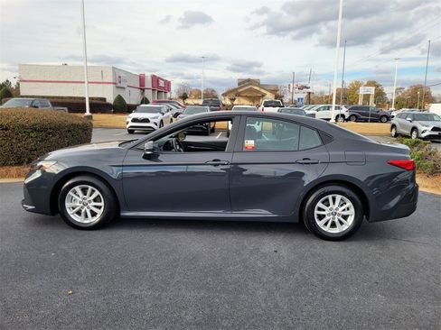 Used 2025 Toyota Camry LE image 4