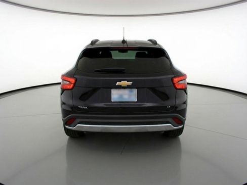 Used 2025 Chevrolet Trax LT w/ LT Convenience Package image 7