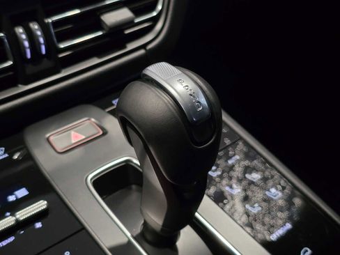 Used 2025 Porsche Macan Turbo image 35