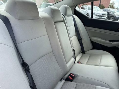 Used 2025 Nissan Altima 2.5 SV FWD image 13