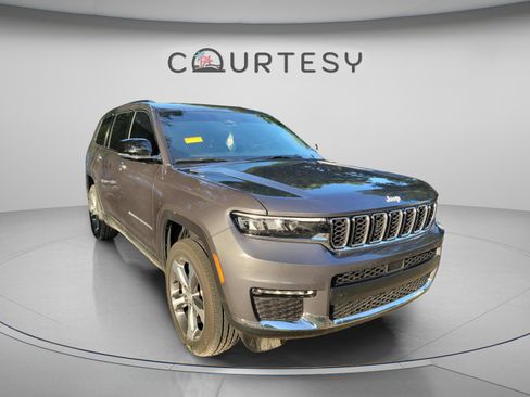Used 2025 Jeep Grand Cherokee L Limited w/ Trailer Tow Package RWD image 23