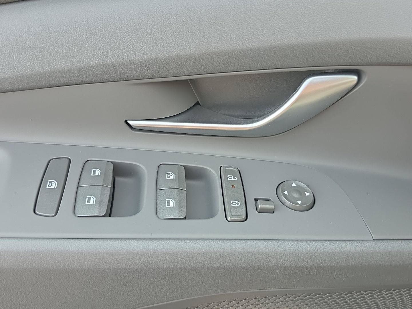 New 2026 Hyundai Elantra Sport FWD image 15