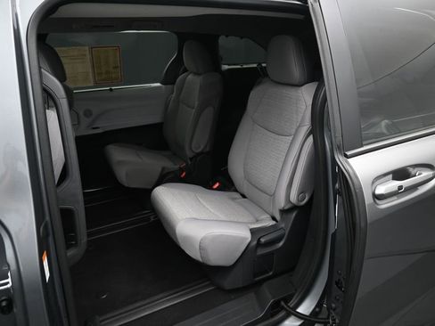 Certified 2026 Toyota Sienna LE FWD image 28