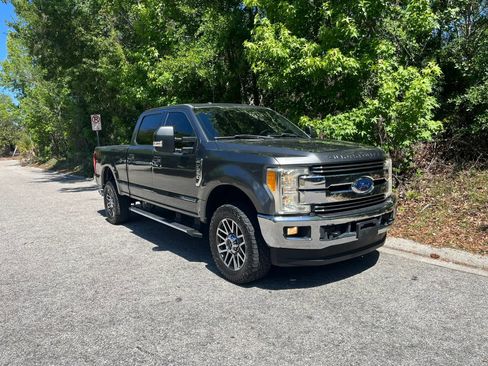 Used 2017 Ford F250 Lariat w/ Lariat Ultimate Package AWD/4WD image 3