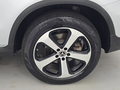 Used 2019 Mercedes-Benz GLC 350e 4MATIC image 32