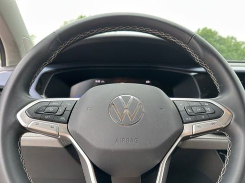 Used 2024 Volkswagen Taos SE AWD/4WD image 9