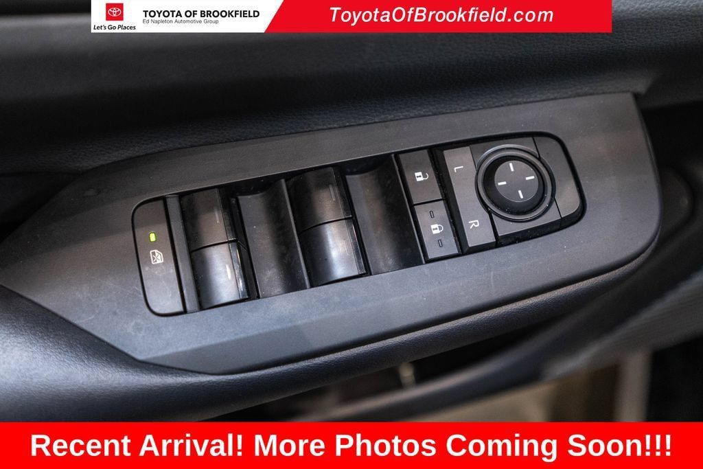 Used 2025 Toyota Prius LE FWD image 18