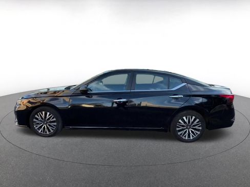 Used 2025 Nissan Altima 2.5 SV image 8
