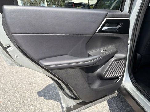 Used 2025 Mitsubishi Outlander SE FWD image 13