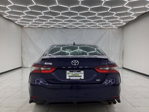 Used 2022 Toyota Camry SE image 10