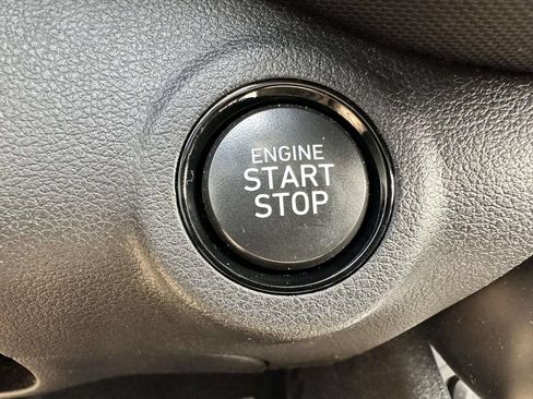 Used 2022 Hyundai Venue Limited FWD image 19