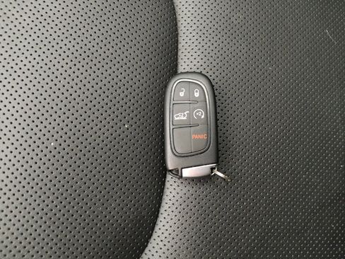 Used 2022 Jeep Cherokee Limited AWD/4WD image 32