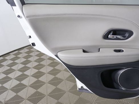Used 2017 Honda HR-V EX-L image 21
