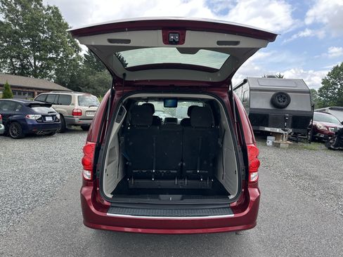 Used 2015 Dodge Grand Caravan SXT FWD image 16