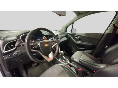 Used 2017 Chevrolet Trax LT w/ LT Convenience Package FWD image 11