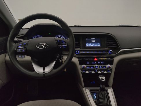 Used 2020 Hyundai Elantra SE FWD image 22