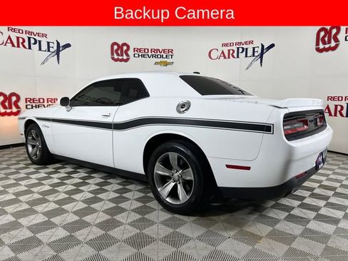 Used 2015 Dodge Challenger SXT image 6