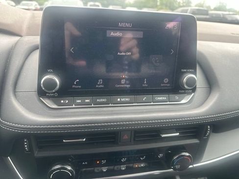 Used 2022 Nissan Rogue S AWD/4WD image 12