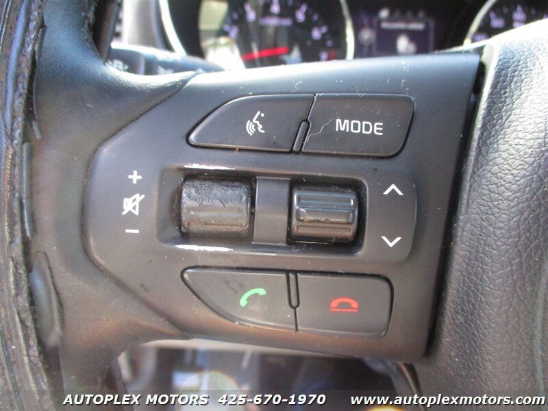 Used 2016 Kia Sedona LX w/ LX Essentials Premium Package FWD image 28