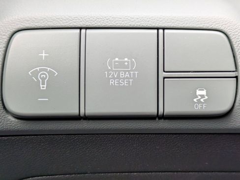New 2025 Hyundai Elantra Limited FWD image 27