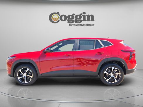 New 2026 Chevrolet Trax RS image 3