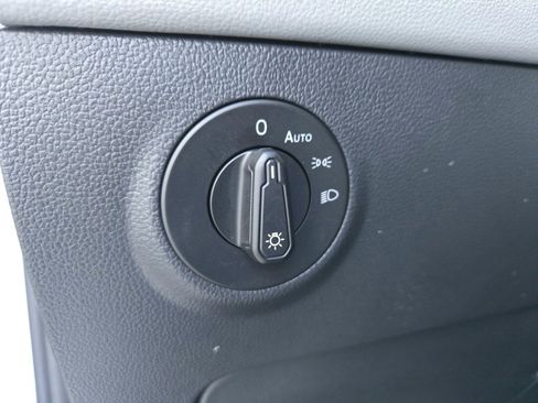 New 2024 Volkswagen Taos SE image 22