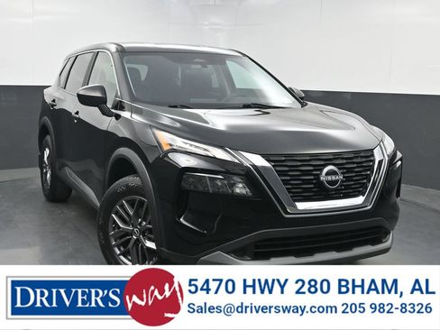 Used 2023 Nissan Rogue S image 1