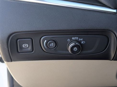 Used 2019 Buick Enclave Essence AWD/4WD image 24
