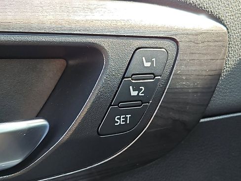 Used 2021 Toyota Highlander Limited image 26