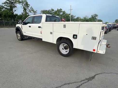 Used 2022 Ford F550 4x4 Crew Cab Super Duty w/ Power Equipment Group image 5