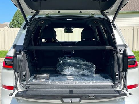 Used 2027 BMW X7 xDrive40i w/ M Sport Package AWD/4WD image 27
