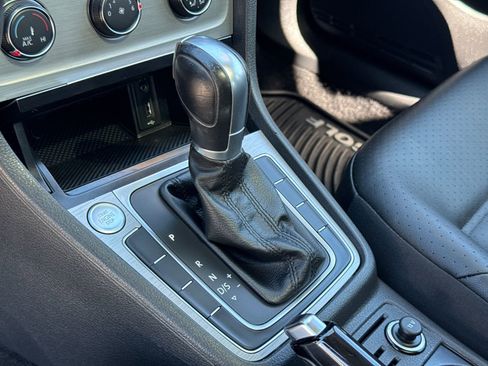 Used 2017 Volkswagen Golf Wolfsburg Edition image 16