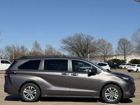 Certified 2023 Toyota Sienna XLE w/ XLE Plus Package image 3