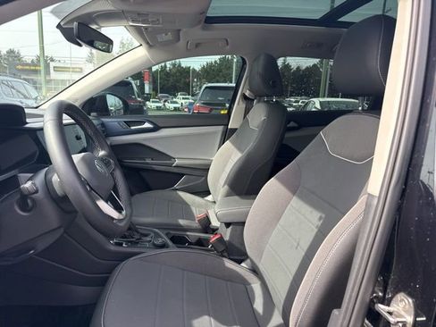 Used 2024 Volkswagen Taos SE image 17