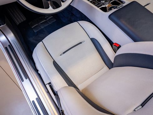 Used 2018 Rolls-Royce Dawn RWD image 12