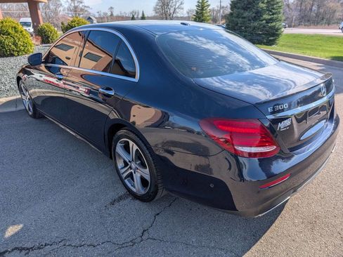 Used 2017 Mercedes-Benz E 300 4MATIC image 7
