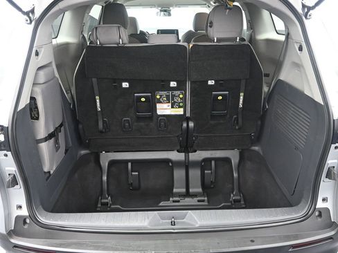 Used 2024 Toyota Sienna LE image 32