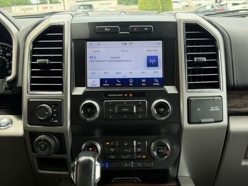 Used 2019 Ford F150 Lariat w/ Equipment Group 502A Luxury AWD/4WD image 12