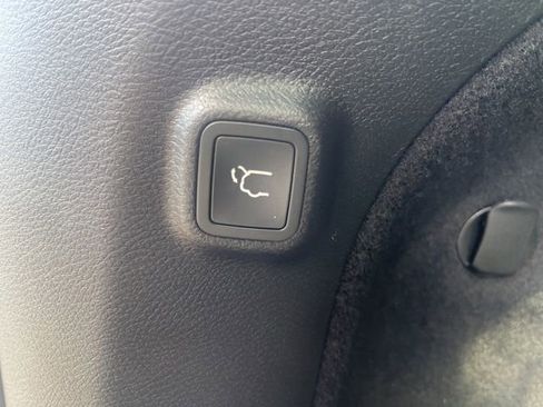 Certified 2022 Jeep Cherokee Limited w/ Elite Package image 9