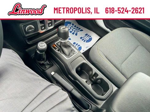 Used 2025 Jeep Wrangler Sport AWD/4WD image 19