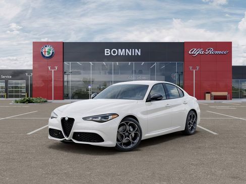 New 2026 Alfa Romeo Giulia Base image 1