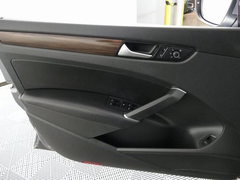 Used 2020 Volkswagen Passat 2.0T SEL image 10