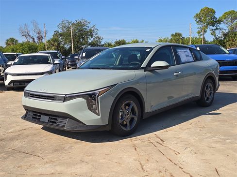 New 2025 Kia K4 LXS image 4