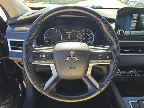 Used 2024 Mitsubishi Outlander SE image 29
