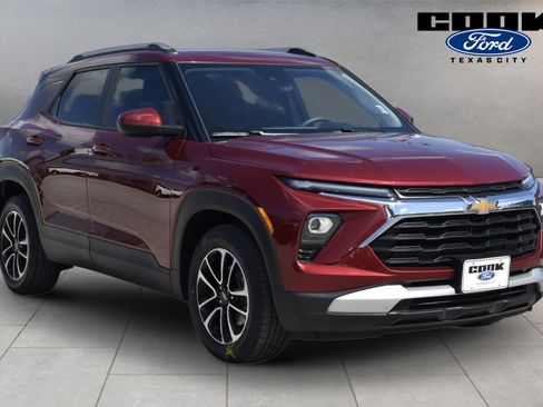 Used 2024 Chevrolet TrailBlazer LT FWD image 2