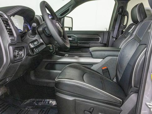 New 2026 RAM 3500 Laramie AWD/4WD image 18