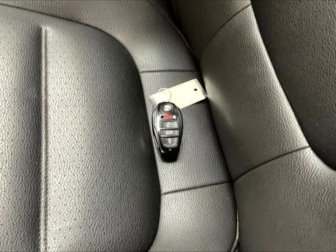 Used 2016 Volkswagen Touareg Sport image 11