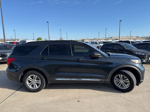 Used 2023 Ford Explorer XLT image 17