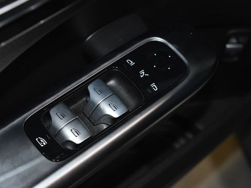 Used 2023 Mercedes-Benz C 300 4MATIC Sedan image 6